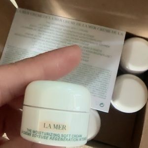 La Mer moisturizing soft cream 3.5mlx24=84ml
New